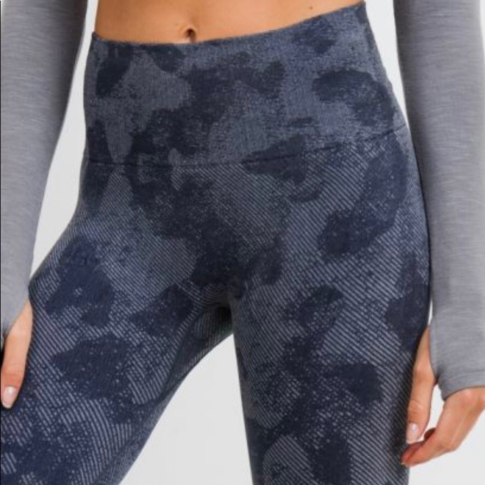 Seamless pixel Camo legging